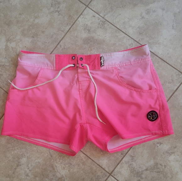 Maui and sons board shorts - Picture 1 of 3